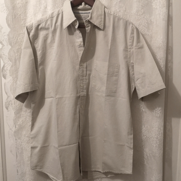 3/$20 Woolworths short sleeve light khaki shirt - Picture 2 of 11